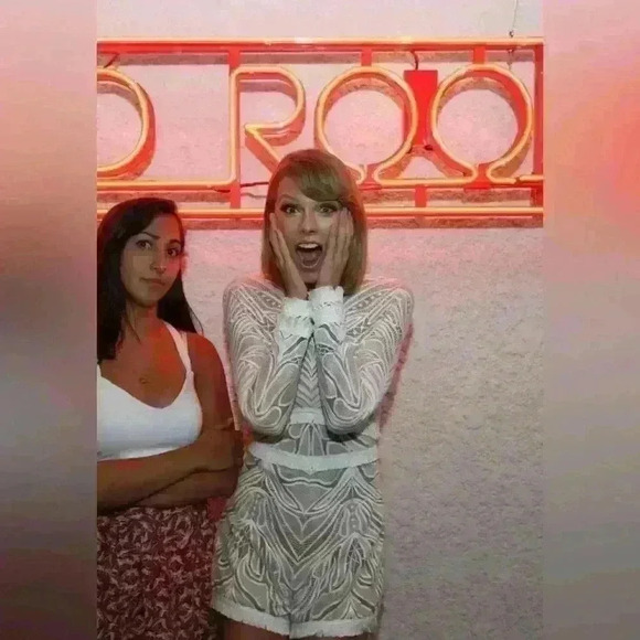 Alexis White Garner Lace Fringe Long Sleeve Romper ASO Taylor Swift - Picture 15 of 15